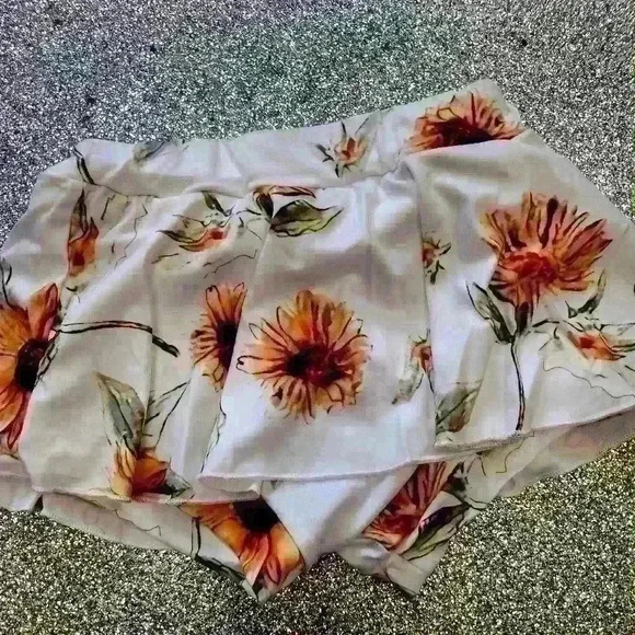 Nwot 3 to 6 month 2 piece sunflower  skort - Picture 2 of 5